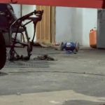 Local onde jovem foi morto a tiros dentro de oficina na Zona Leste de Manaus