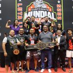 Vereador Ivo Neto recebe cinturão em homenagem durante campeonato mundial de luta livre