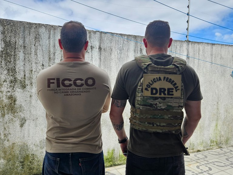 Agentes da FICCO-AM durante operação que prendeu líder de facção em Maceió