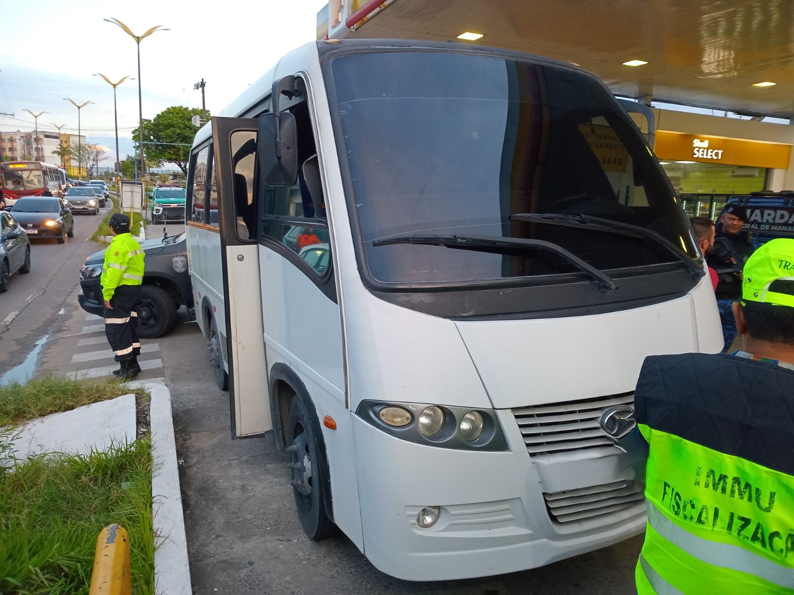 Fiscalização do IMMU apreende ônibus clandestino em Manaus