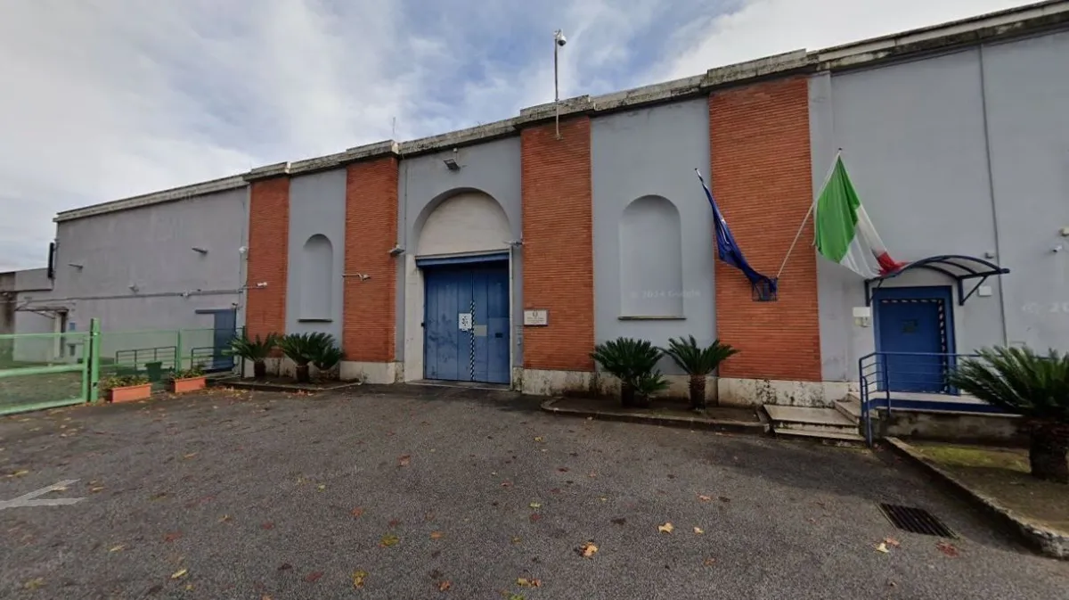 Superlotação e abrigando mafiosos: Saiba como é a prisão onde está Zambelli