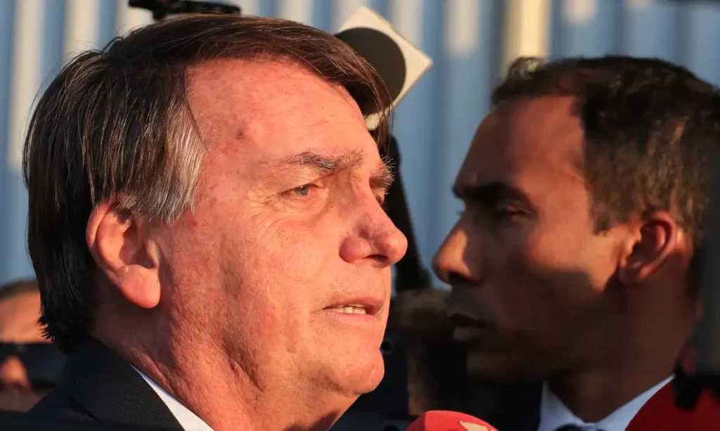 Alexandre de Moraes autoriza visita médica a Jair Bolsonaro em Brasília