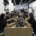 Cidadãos sendo atendidos no mutirão para emissão da nova Carteira de Identidade Nacional em Manaus