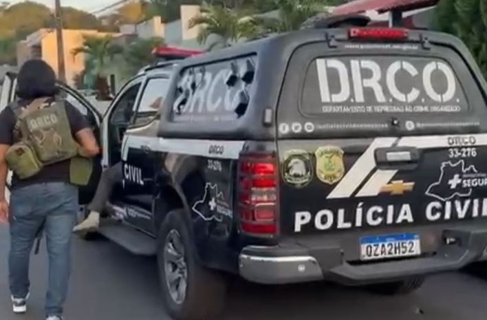 Policiais civis durante operação contra golpe de falso consórcio no Amazonas