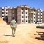 Prefeito David Almeida fiscaliza obras de conjunto habitacional no bairro Tarumã, zona Oeste de Manaus