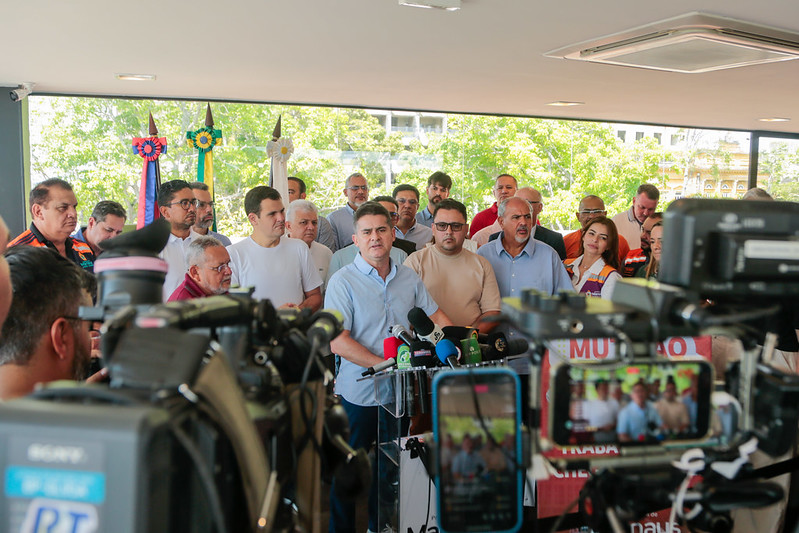 Mutirão no Centro de Manaus promove limpeza, recapeamento e capacitação de vendedores