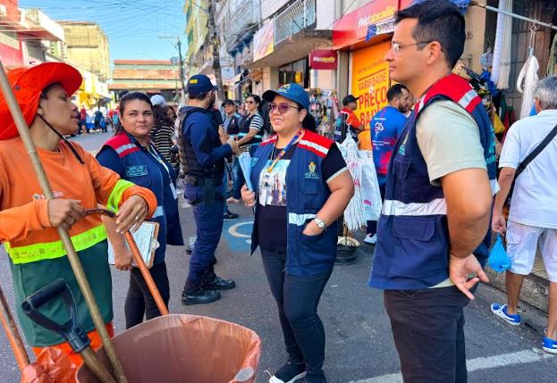 Fiscalização do Mutirão no Bairro em Manaus para desobstrução de calçadas e ordenamento urbano no Centro