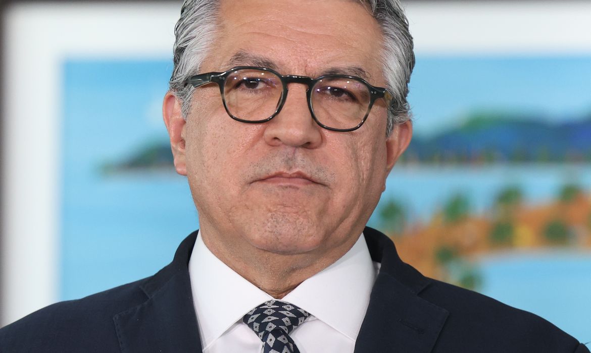 Padilha chama Trump de inimigo da saúde e afirma que sanção é absurda