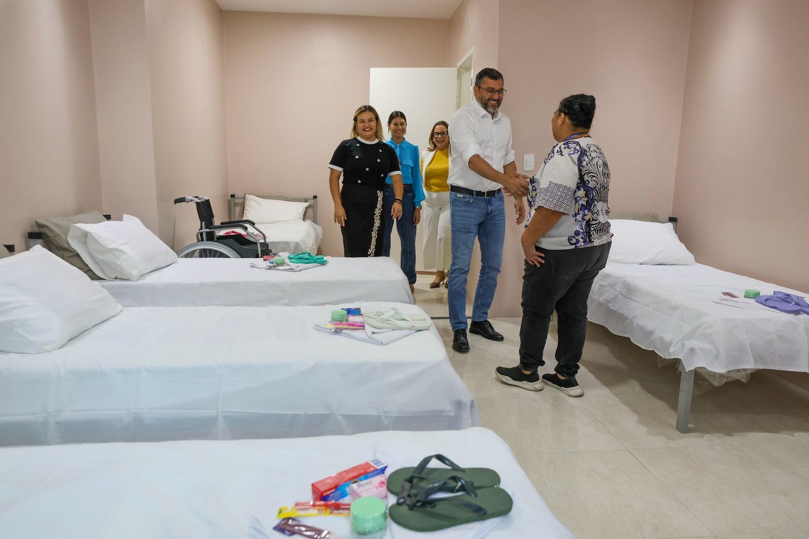 Wilson Lima inaugura 1ª Casa de Passagem para Idosos no Amazonas