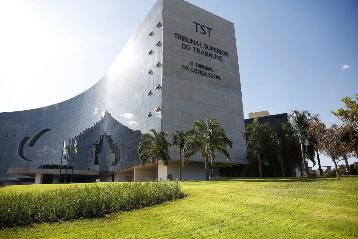 TST gasta R$ 1,5 milhão em sala VIP com escolta no aeroporto