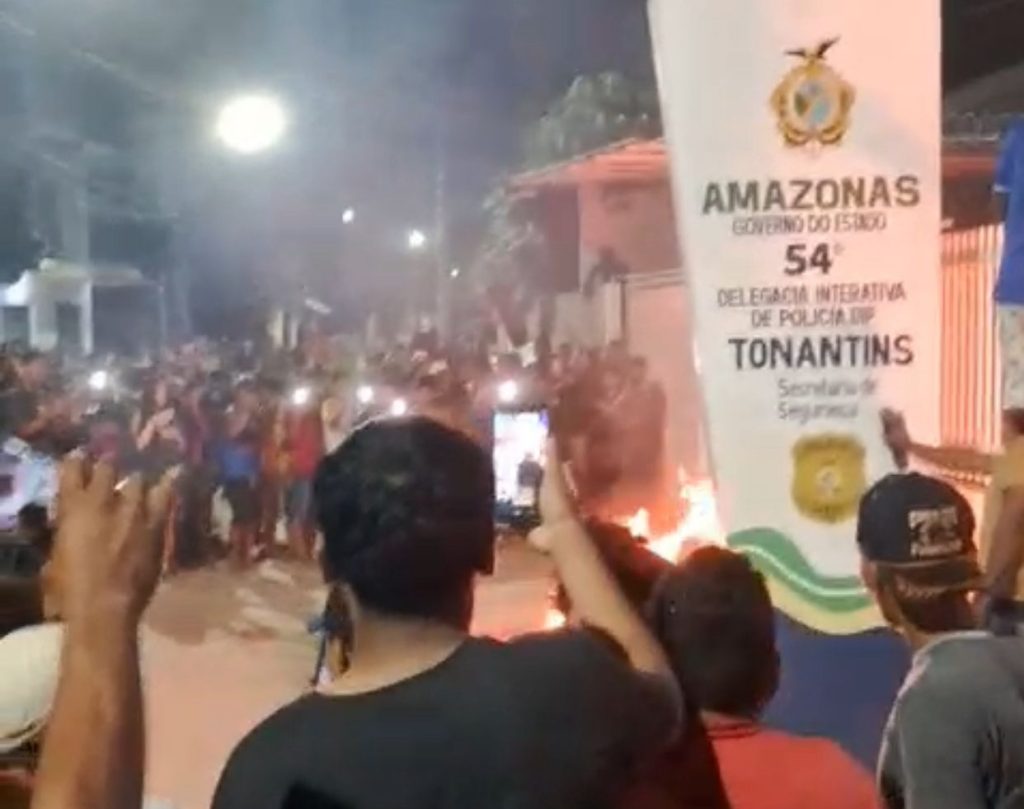Multidão invade delegacia em Tonantins e lincha suspeito de feminicídio