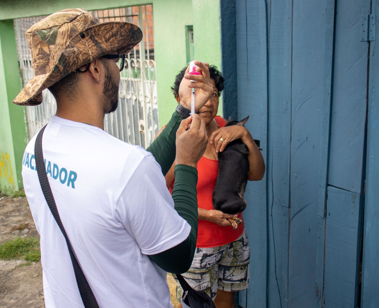 Manaus abre seleção para 300 vacinadores da campanha antirrábica 2025
