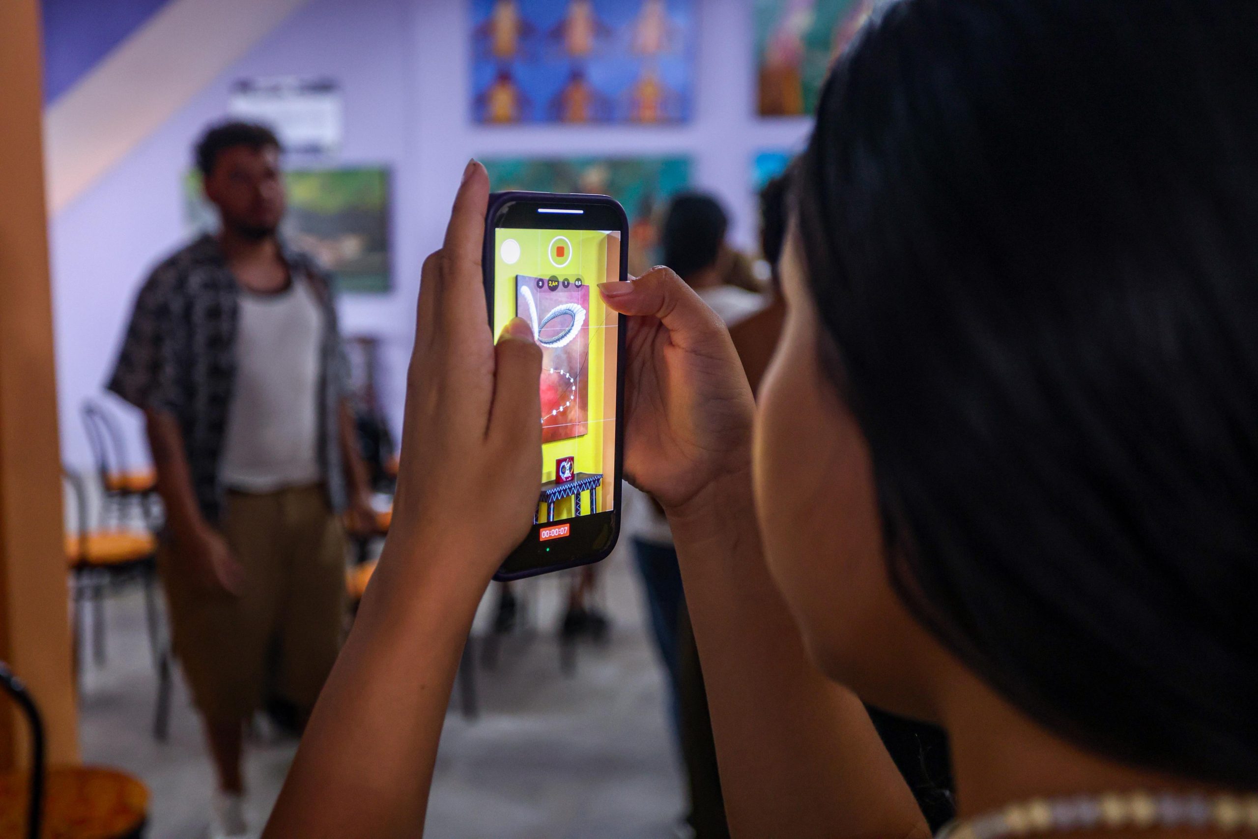 Oficina ensina produção audiovisual com celular em Manaus