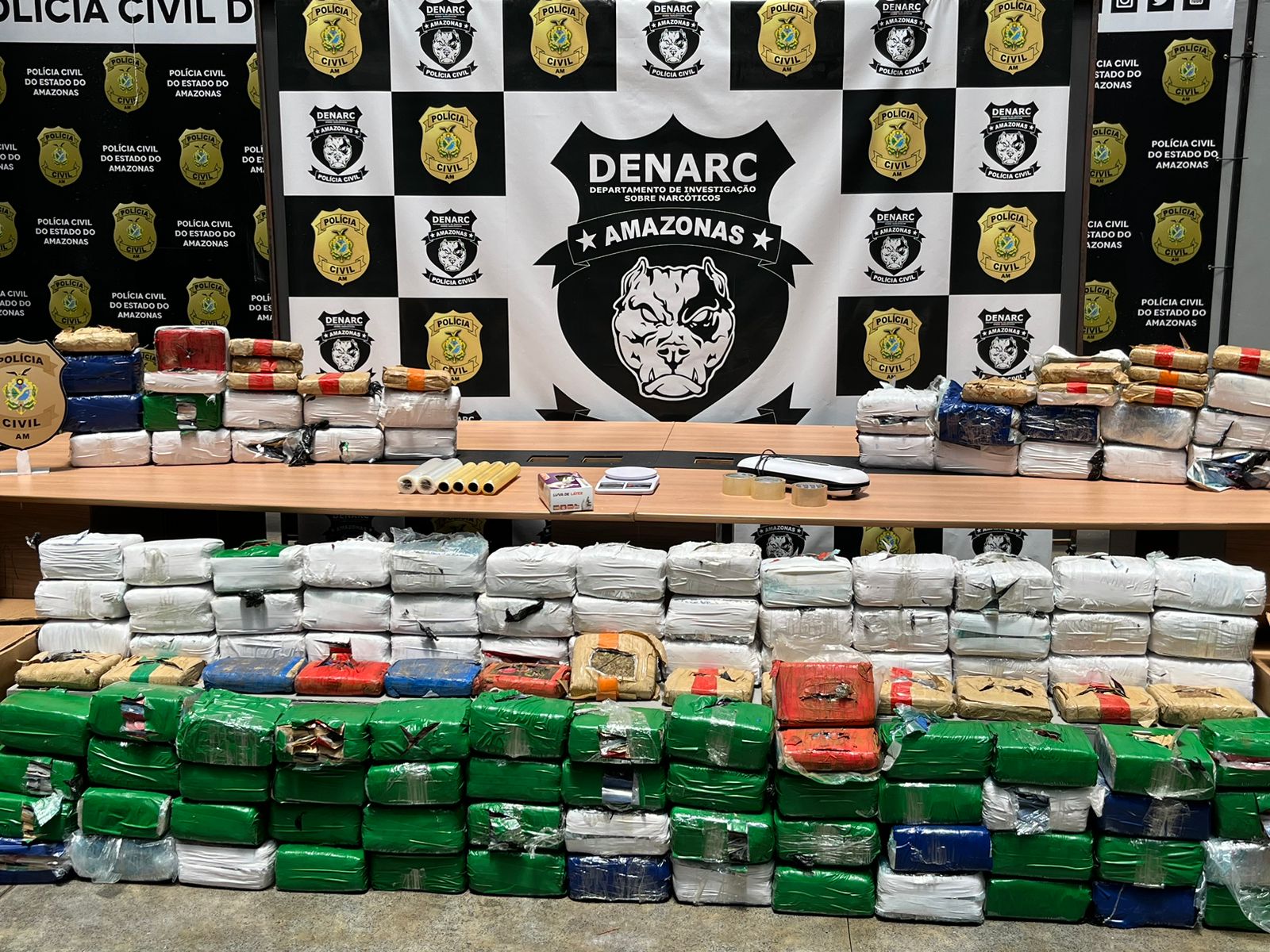 Homem é preso em Manaus com 300 kg de maconha que seriam enviadas à Europa