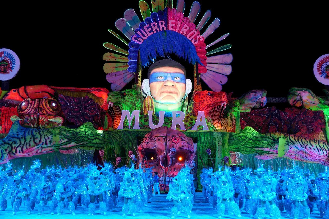 Guerreiros Mura abre Festival de Cirandas de Manacapuru com espetáculo aquático