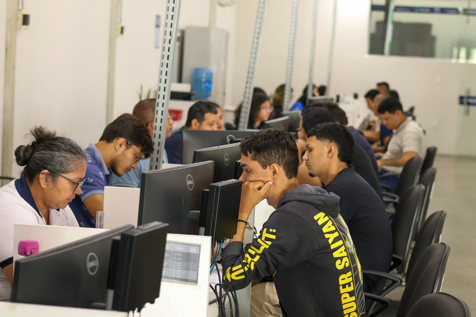 Sine Amazonas divulga 115 vagas de emprego para esta segunda-feira (1º)