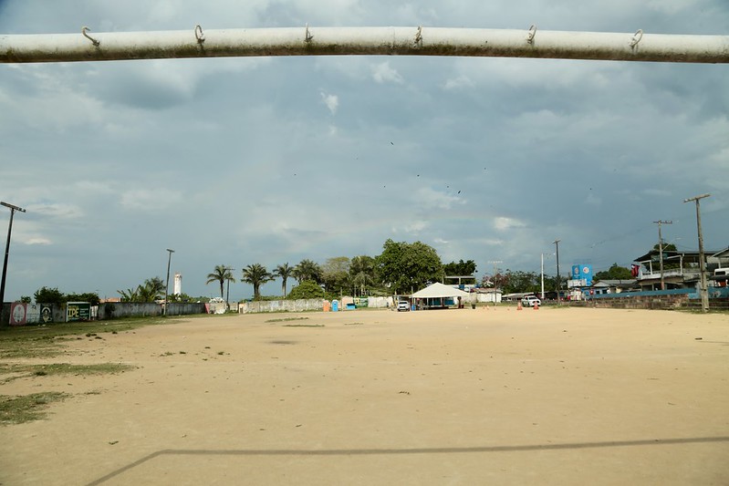 Prefeito David Almeida assina ordem de serviço para reforma do campo 11 de Maio em Manaus