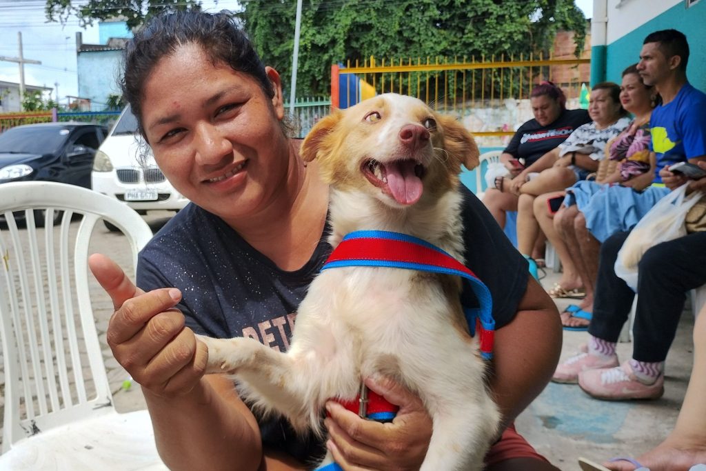 Unidade móvel do CCZ Manaus realizando castração gratuita de cães e gatos no bairro Santa Etelvina