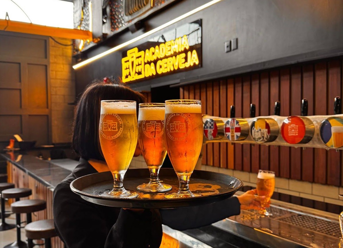 Curso gratuito oferece 5 mil vagas para formação de garçons