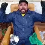 Fábio Alexandre sentado na cadeira de Moraes durante invasão ao STF em 8 de janeiro de 2023