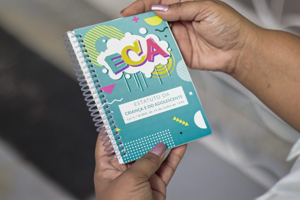 Dono de pousada é multado por hospedar adolescente desacompanhada em Manaus