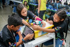 Alunos da escola Etelvina Pereira Braga celebram vitória na Olimpíada Brasileira de Robótica