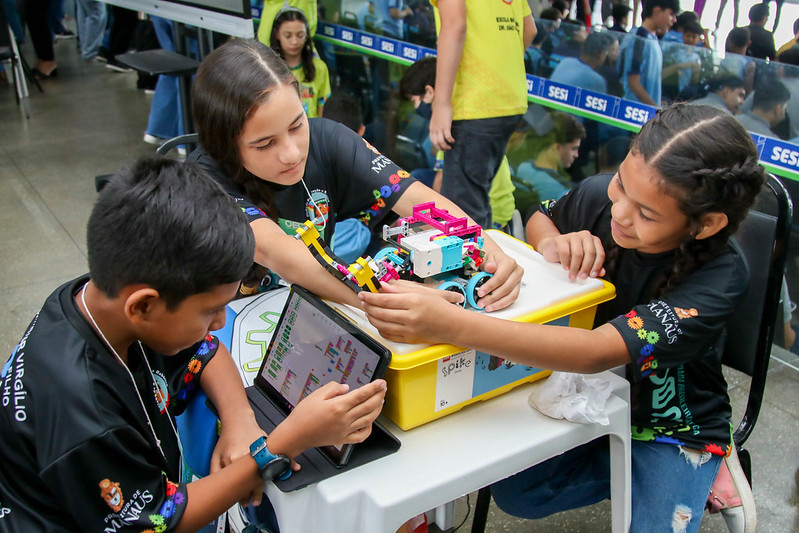 Alunos da escola Etelvina Pereira Braga celebram vitória na Olimpíada Brasileira de Robótica
