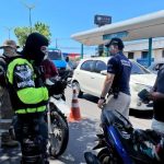 Agentes do Detran-AM em operação de fiscalização na avenida Cosme Ferreira, em Manaus