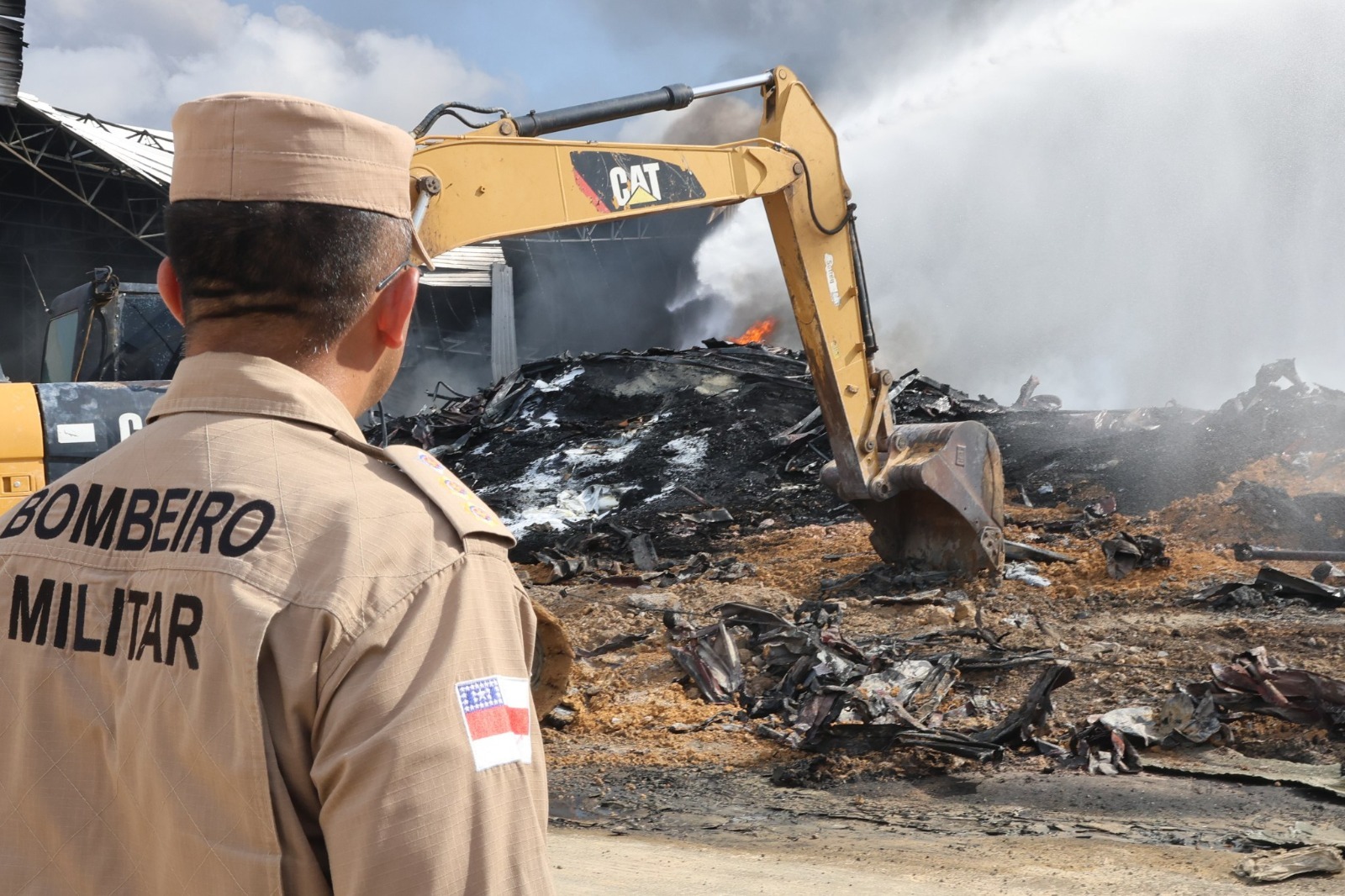 Incêndio em fábricas de Manaus é extinto após 2 dias de combate dos bombeiros