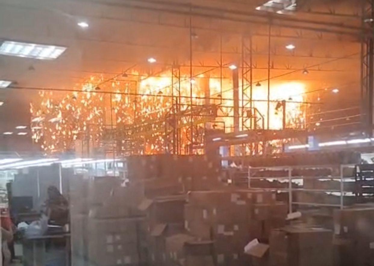 Incêndio em fábrica de Manaus já dura mais de 5 horas e ainda não foi controlado