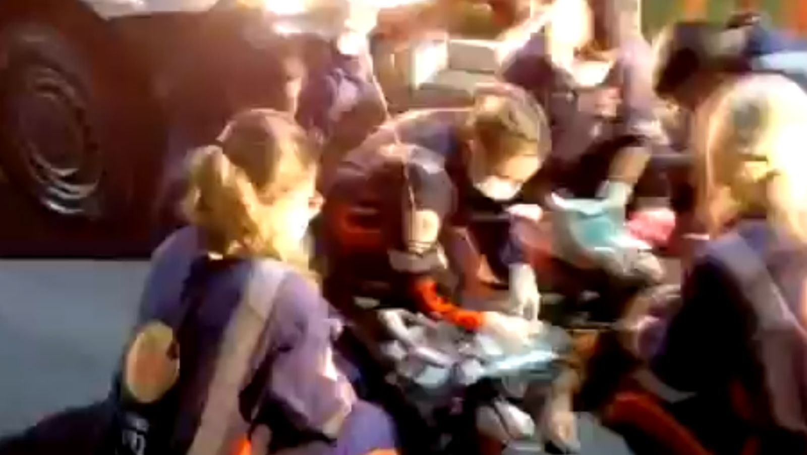 Jovem sofre descarga elétrica em shopping de Manaus; veja o vídeo