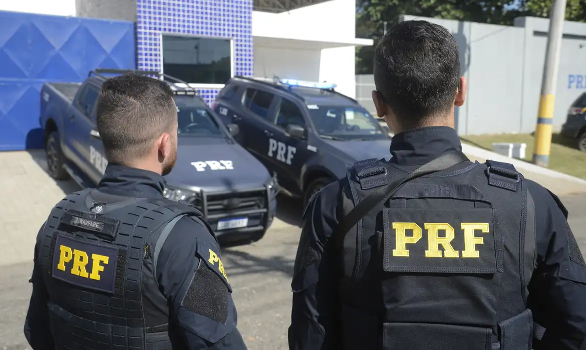 PRF apreende fuzis de facção criminosa durante operação