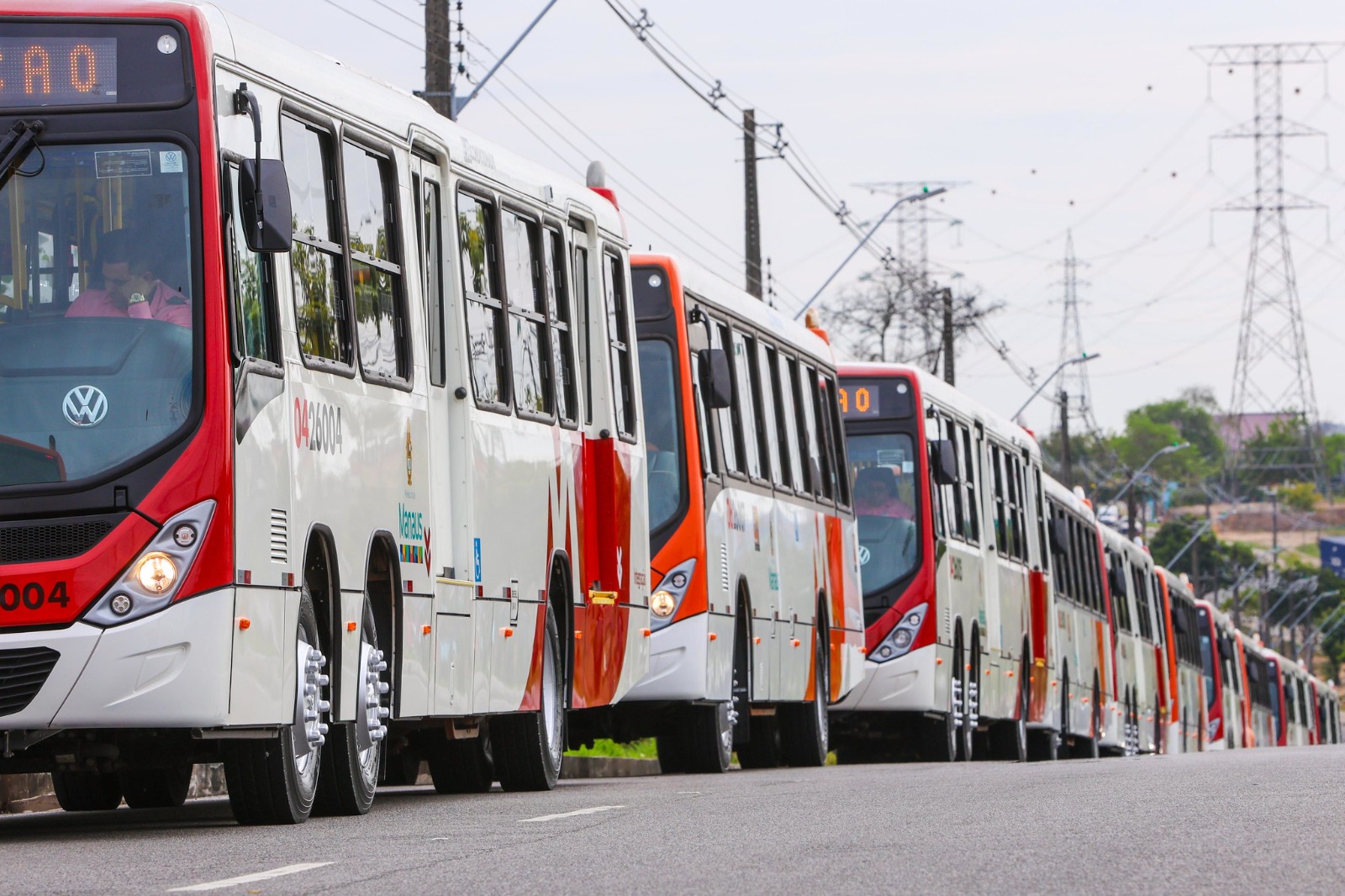 Manaus recebe 20 novos ônibus com ar-condicionado