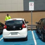 Fiscalização de vagas especiais para idosos e PcDs em Manaus