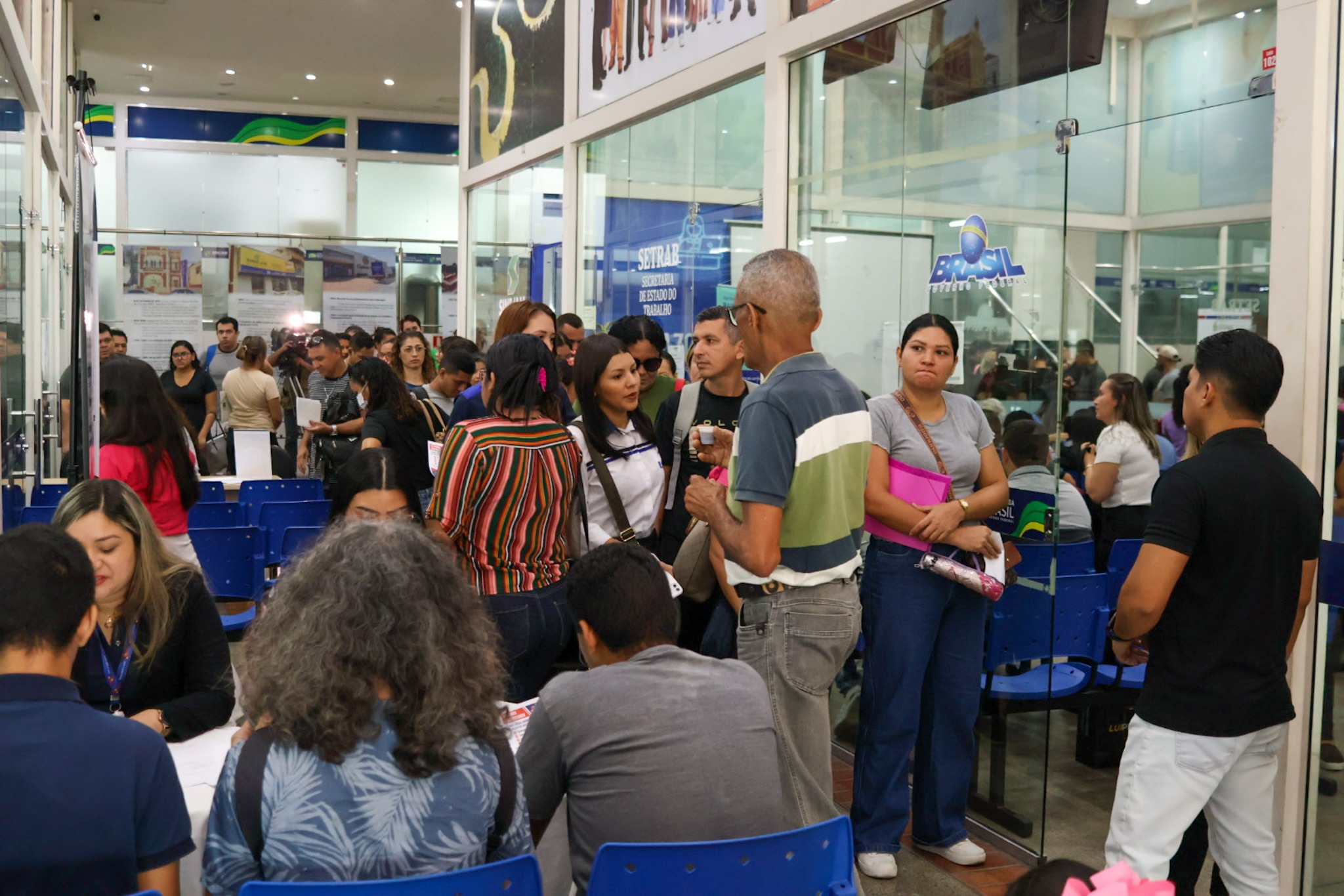 Mais de 1,5 mil pessoas participam do Feirão de Empregabilidade do Sine Amazonas