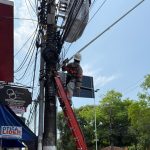 Retirada de fios e cabos no Centro de Manaus