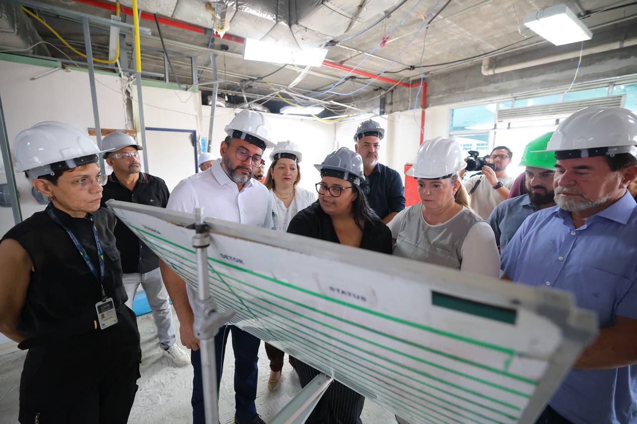 Wilson Lima vistoria obras de modernização em hospitais de Manaus