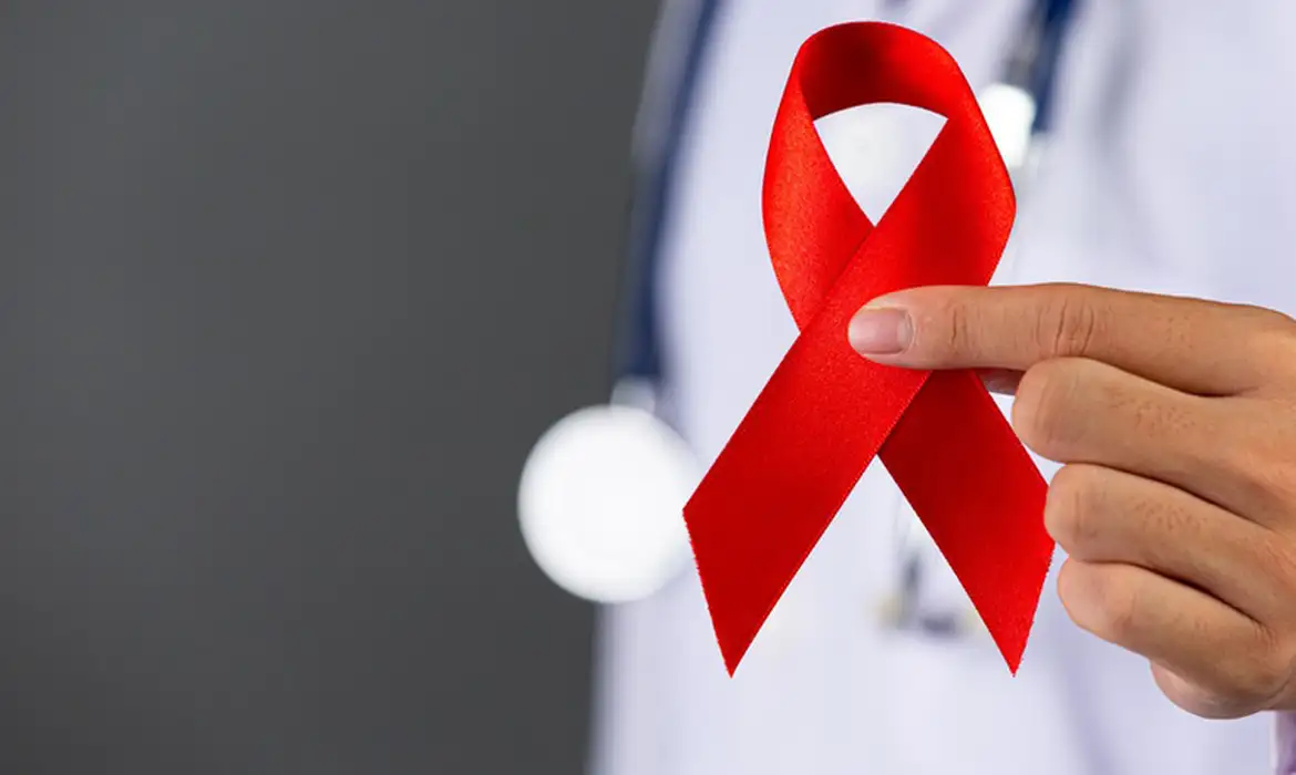 Defensoria busca reparação para pessoas com HIV expostas na Bahia