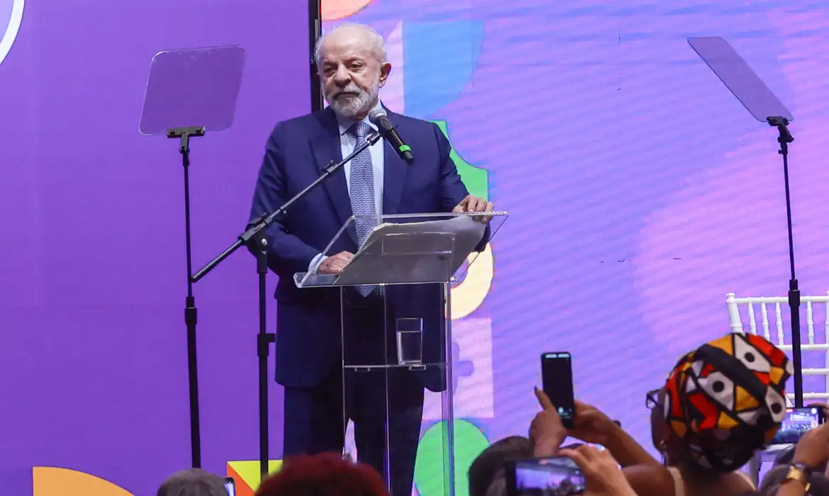 Lula sanciona lei que amplia licença-maternidade no Brasil