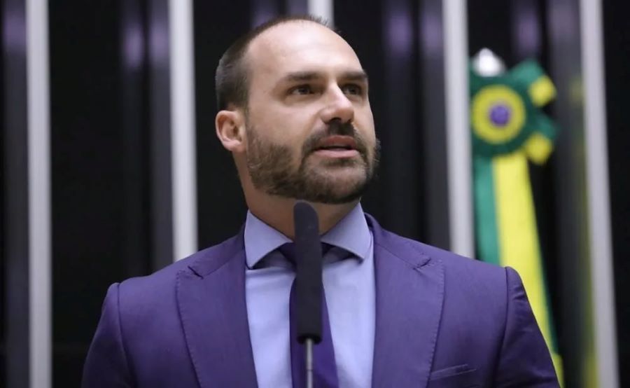 Câmara cobra Eduardo Bolsonaro por faltas injustificadas