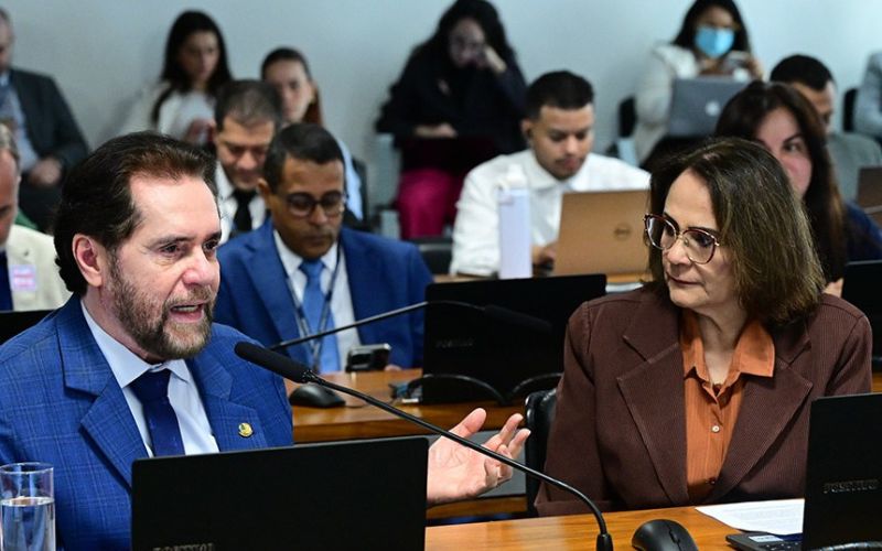 Plínio Valério e Damares Alves