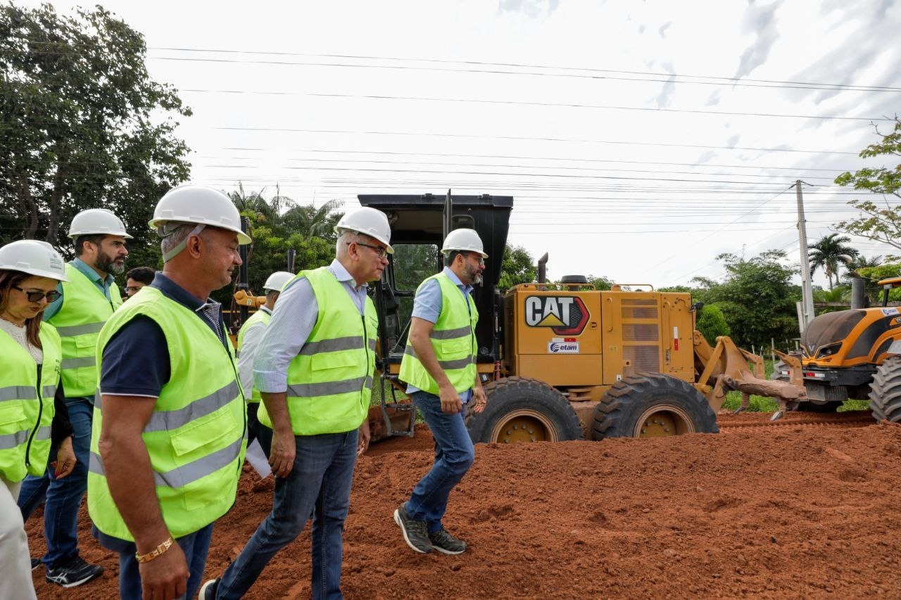 Em Novo Airão, Wilson vistoria obras da AM-352 e destaca investimentos de R$ 257 milhões