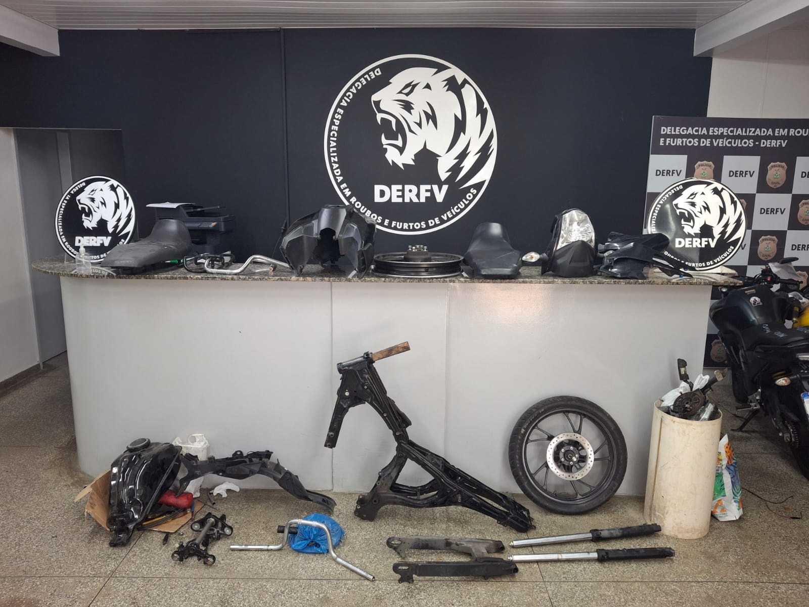 Dupla é presa em desmanche clandestino de veículos em Manaus