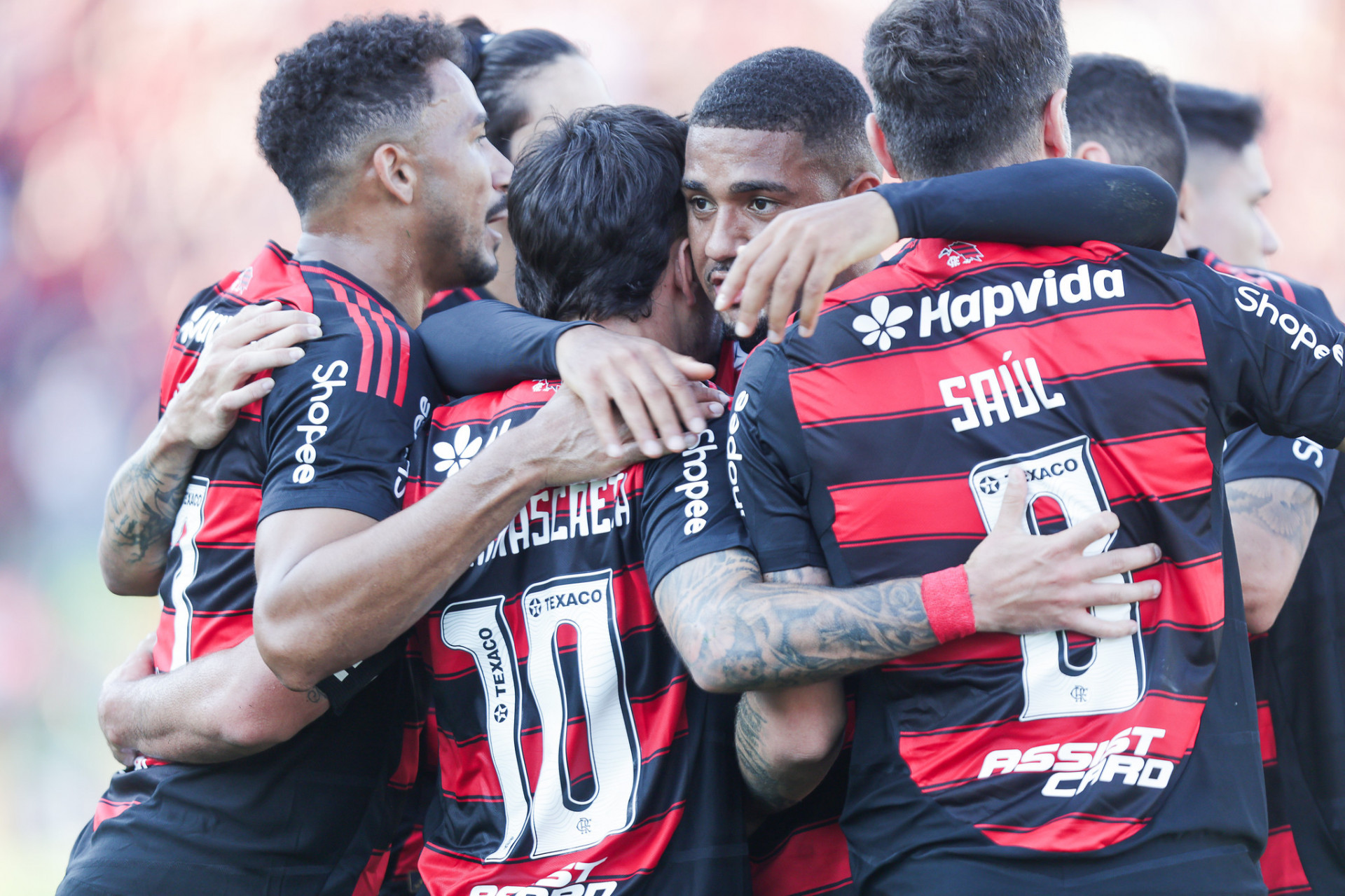 Flamengo vence Juventude fora e mantém liderança no Brasileirão