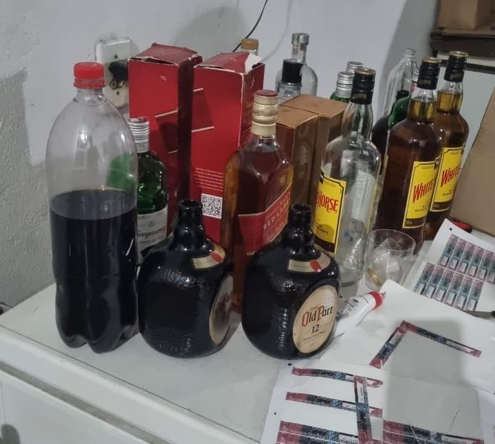 Polícia fecha laboratório clandestino de bebidas e picolés falsificados em Manaus