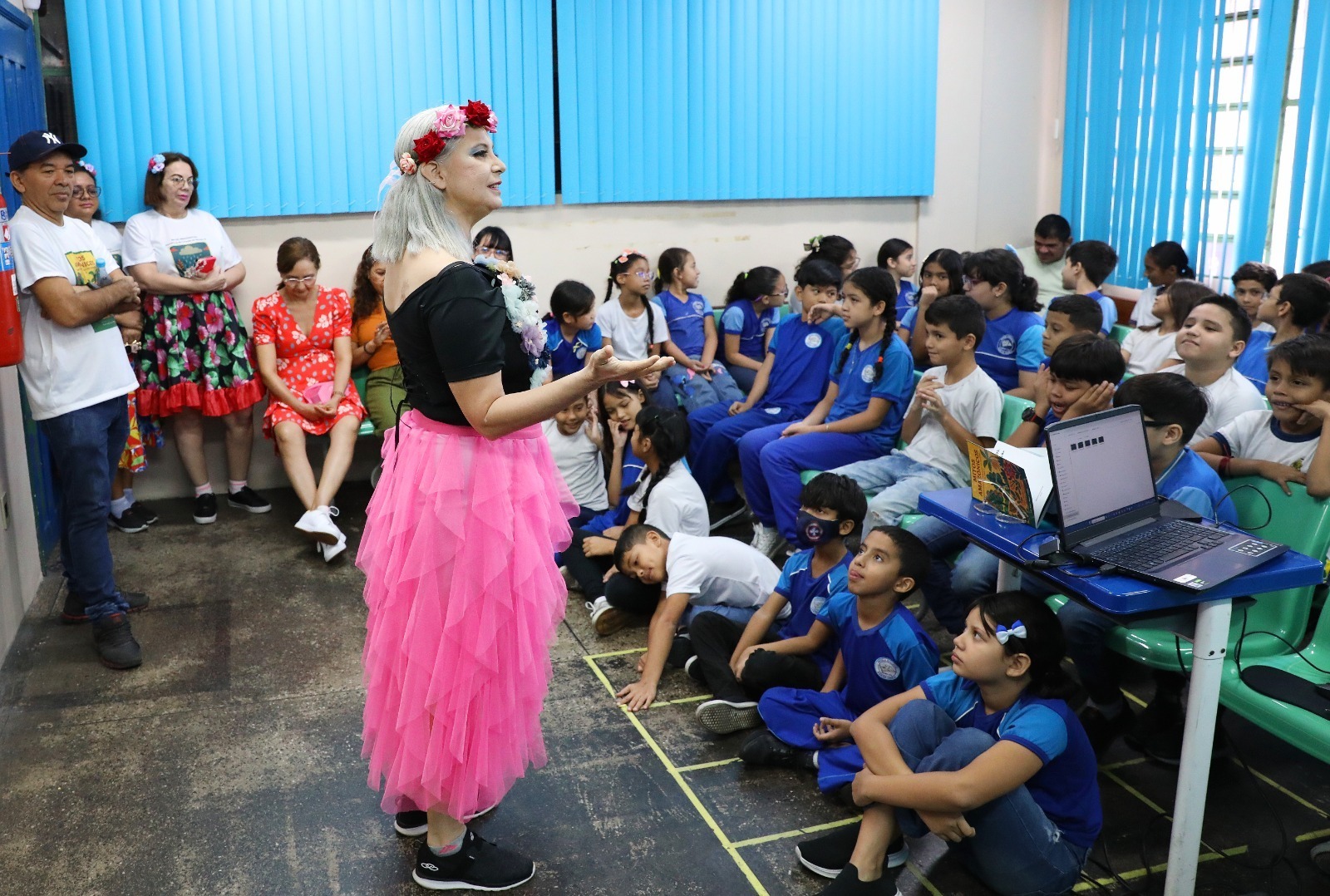 Escola em Manaus recebe projetos culturais com curtas e livros gratuitos