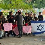 Protesto em frente à CMM