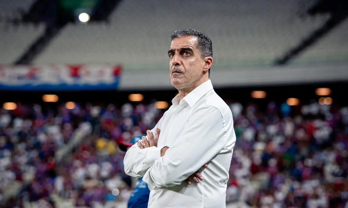 Fortaleza anuncia saída de Renato Paiva após derrota no Brasileirão