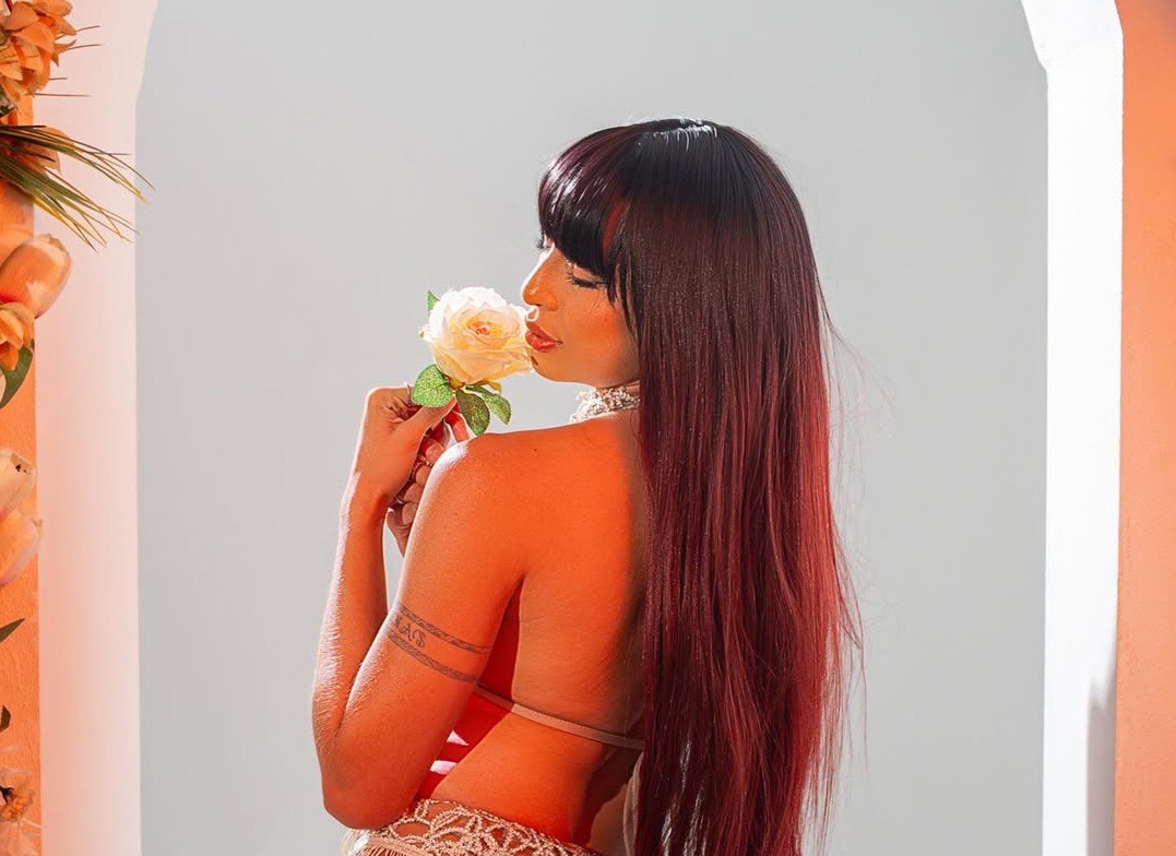 Ruivinha de Marte lança single ‘Te Amo, Te Amo, Te Amo’ com clipe