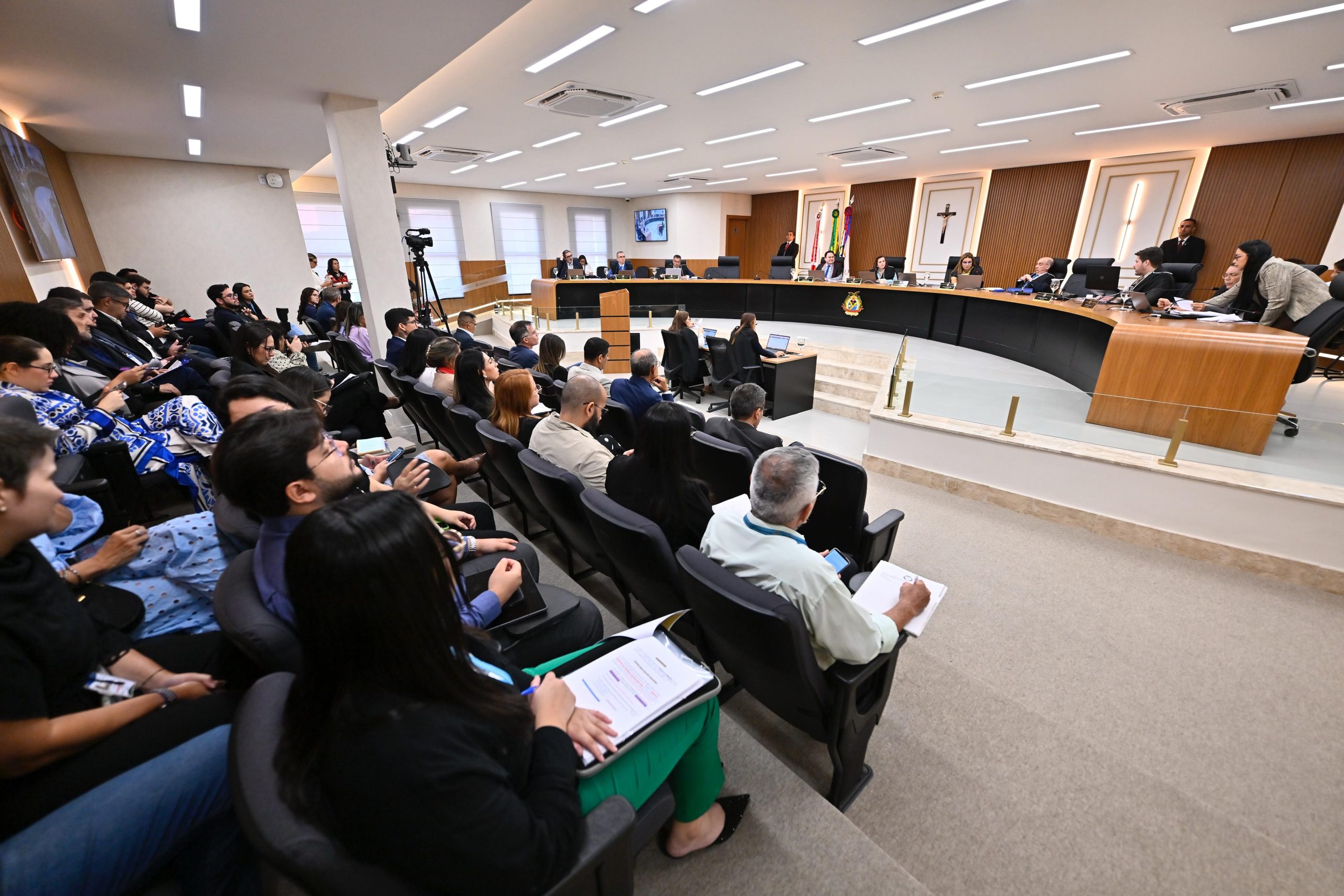 Prefeita de Nova Olinda do Norte é multada pelo TCE-AM em R$ 14 mil